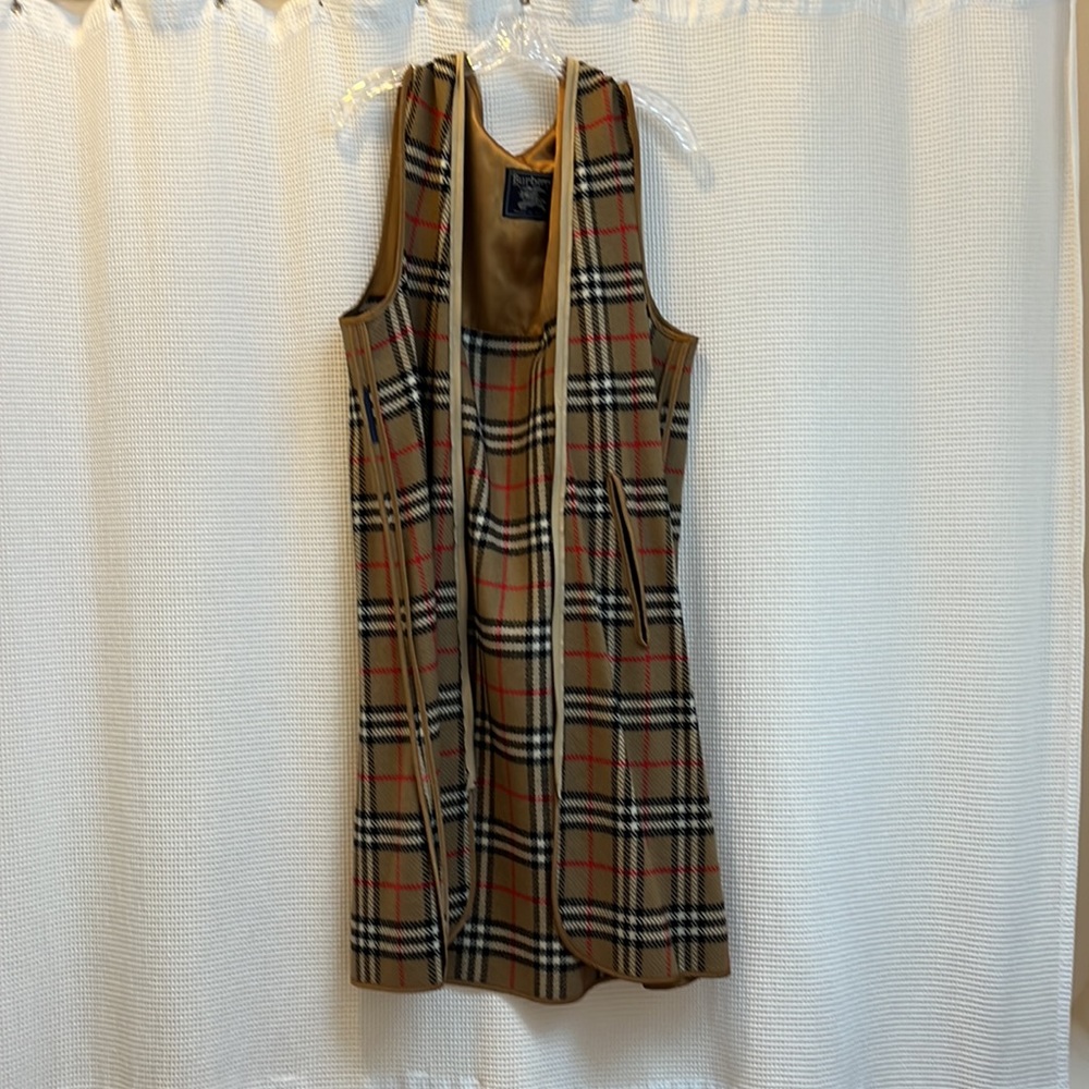 Burberry coat warmer zip insert. Size large, 100% wool. Made in England.